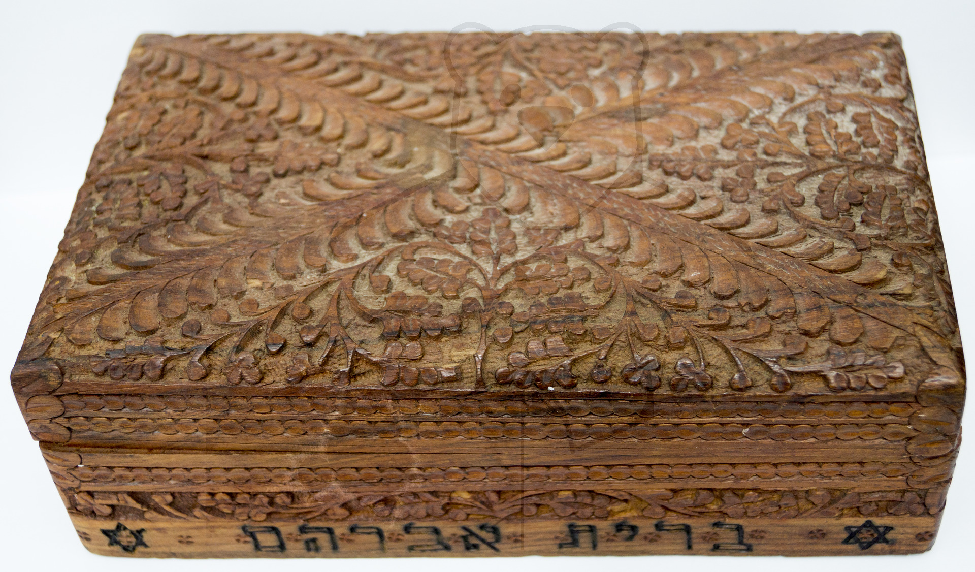 Kasten aus Mahagoni Holz, Ansicht von schräg oben